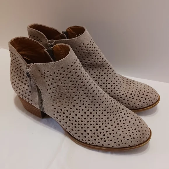 SOLD 🍀Lucky Brand Suede Taupe Booties Size 9 - Picture 3 of 9